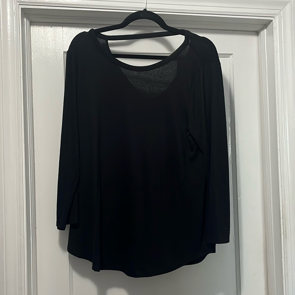 3/4 length black tshirt